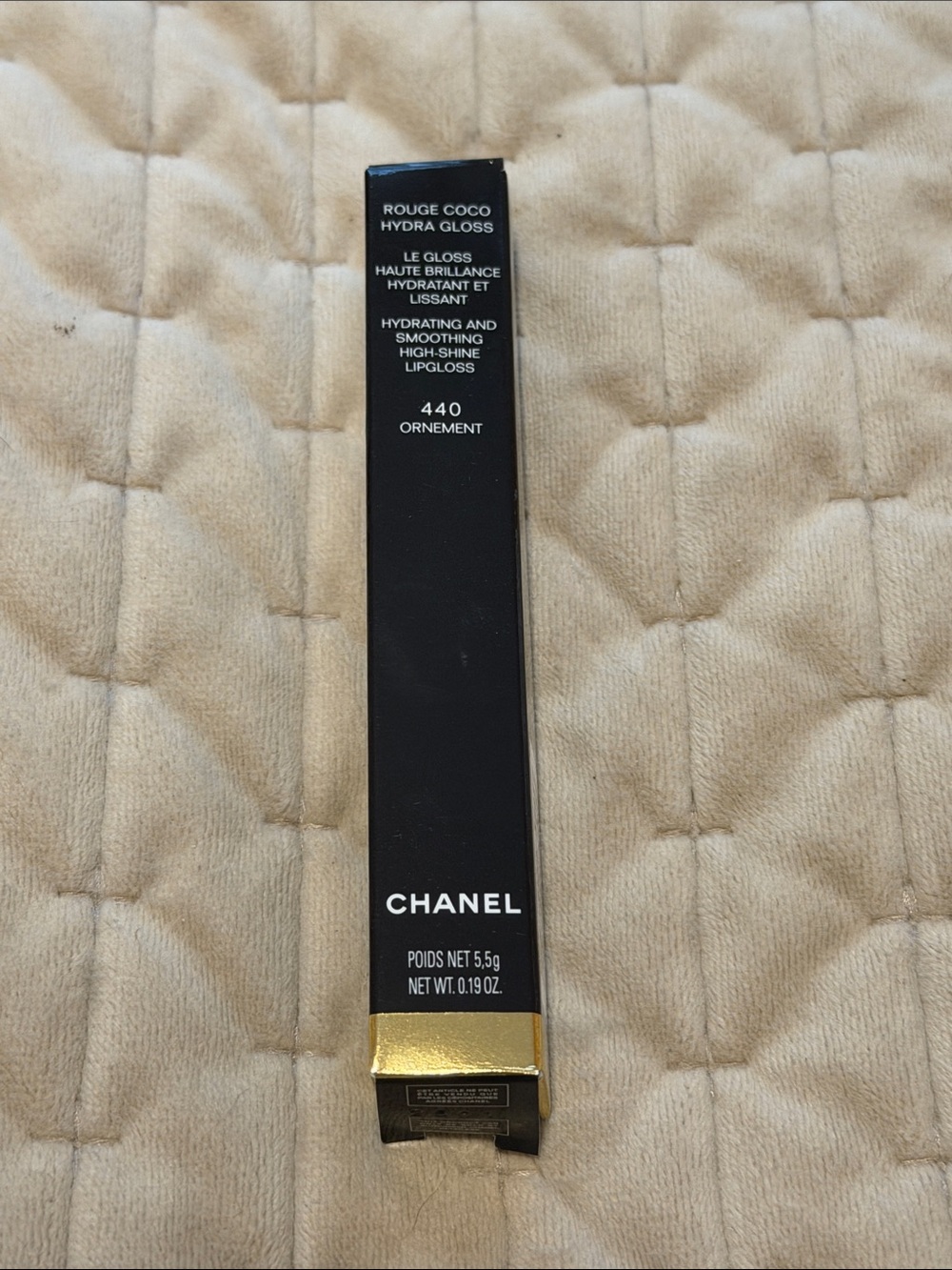 CHANEL Rouge Coco Hydra Gloss 440 Ornament - Black & Gold Box